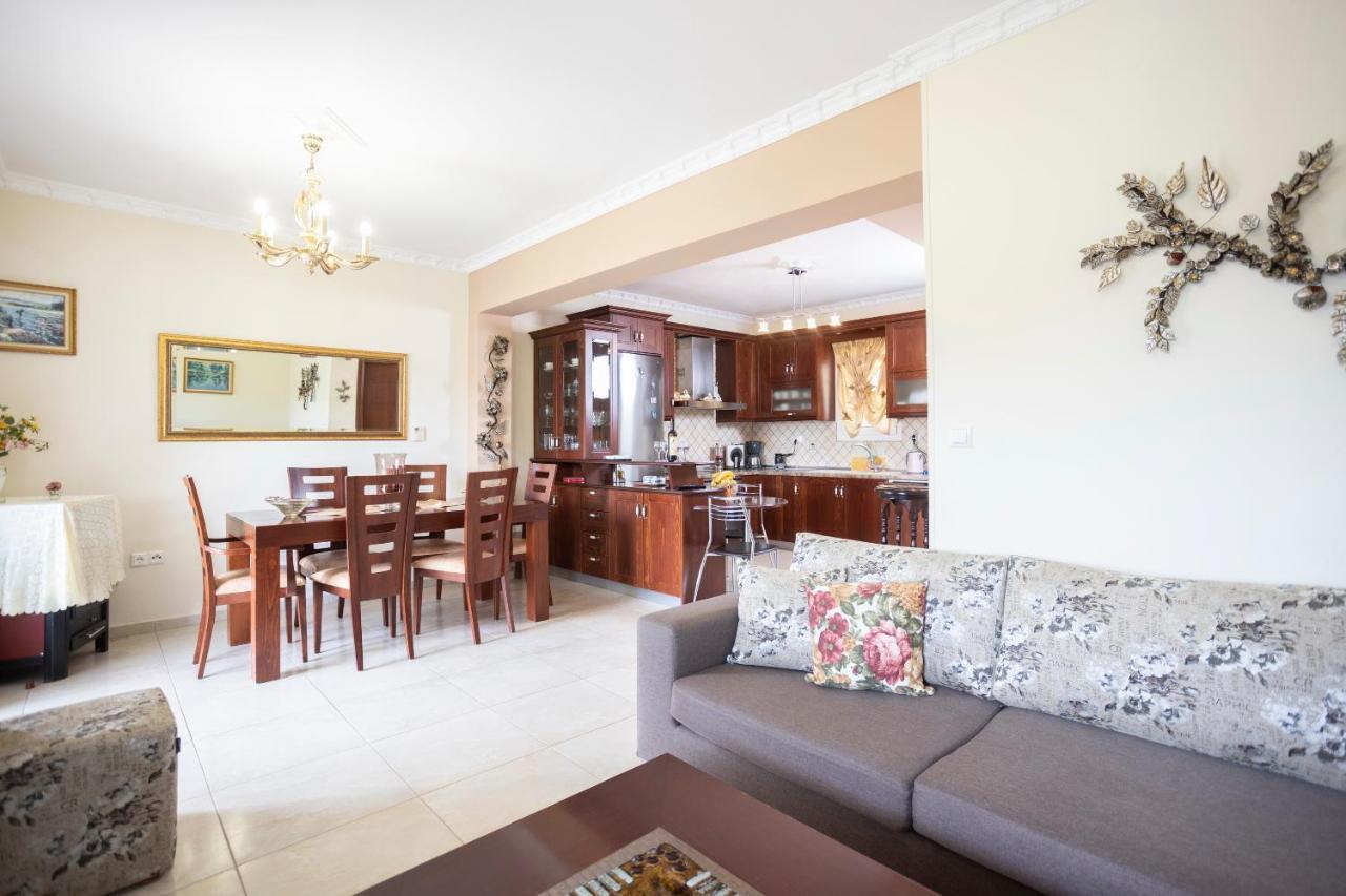Vila Holiday Villa *